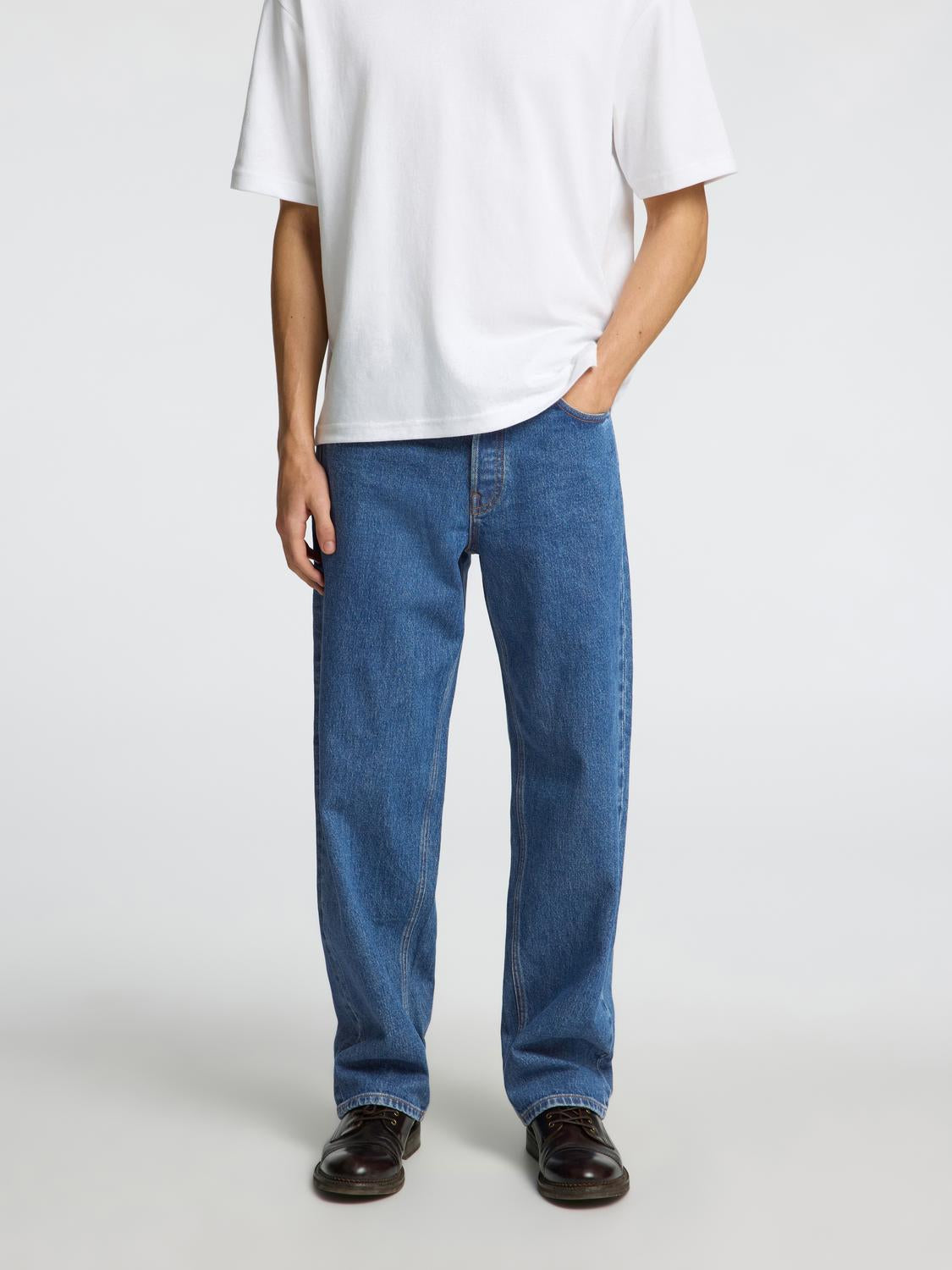 model_shot-front